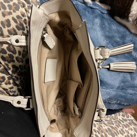 COACH PURSE CREAM COLOR TASSLE - Picture 6 of 6